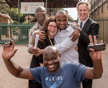 (Back) Victor Moyo, Wits Justice Project's Carolyn Raphaely, Sampie Khanye and lawyer Egon Oswald. (Front) Thembekile Molaudzi. © Carolyn Raphaely_WJP