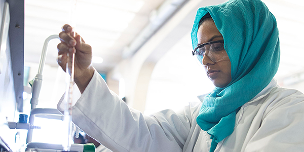 Science student working in laboratory image credit Shivan Parusnath