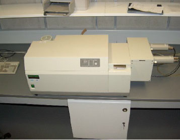 Jasco J-810 circular dichroism (CD) spectropolarimeter