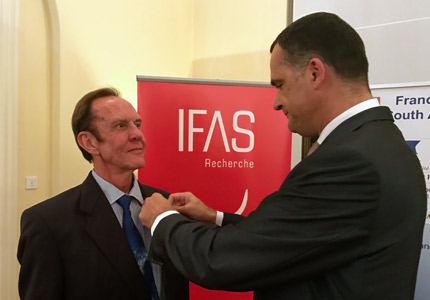 French Ambassador Christophe Farnaud (right) presents Professor Alan Mabin with the French National Order of Merit. ©French Embassy in South Africa