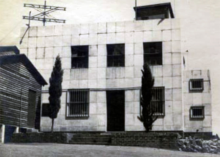 The Bernard Price Institute (BPI) building with a radar antenna on the roof.