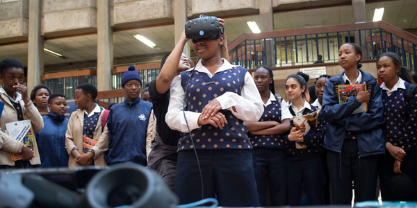 Learners visiting Wits Digital Arts | Curiosity 14: #Wits100 © https://www.wits.ac.za/curiosity/