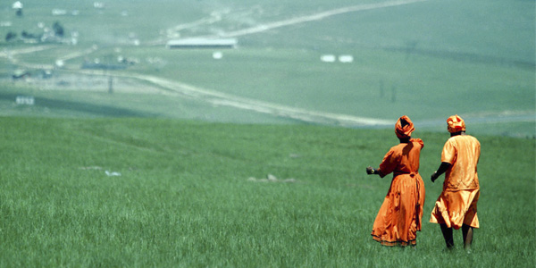 Women walking in the rolling hills of the Eastern Cape. ©Christiaan Kotze