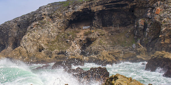 Klipdrift Cave and Shelter, located in the De Hoop Nature Reserve, southern Cape, South   Africa. ©Magnus Haaland | www.wits.ac.za/curiosity/