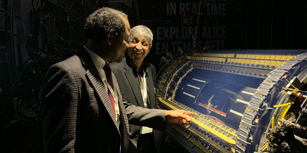 Prof. Habib and Prof. Vilakazi examining the silicon tracker of the ALICE detector that sits on the surface and is being replaced by a more sophisticated one.