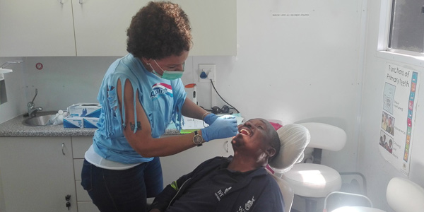 A member from the School of Oral Health during an outreach aimed at WItsies A member from the School of Oral Health during an outreach aimed at WItsies