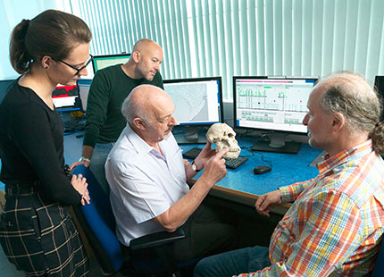 Ron Clarke displaying replica of fossil skull – Left to right – Amélie Beaudet, Dominic Stratford, Ron Clarke and Robert Atwood