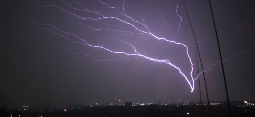 Lightning striking the Sentech Tower_© DR CARINA SCHUMANN_JLRL_WITS UNIVERSITY_870x400px