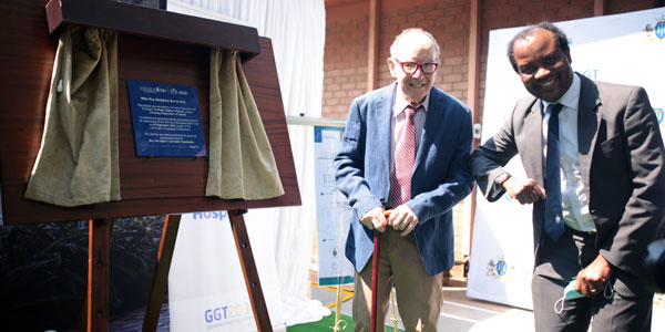 Professor Zeblon Vilakazi and Mr Roy McAlphine at the sod-turning ceremony of the new Wits Roy McAlpine Burns Unit