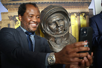 Professor Zeblon Vilakazi takes a selfie with one of his personal heros. Major Yuri Gagarin.