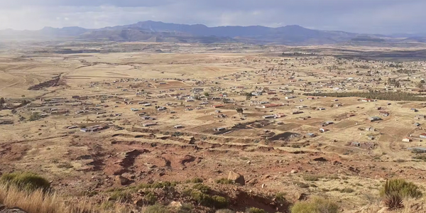 Elliot and Clarens Formations in South Africa’s Eastern Cape - the same dinosaur-rich rock formation as in Bolahla. Julien Benoit, Author provided (no reuse)