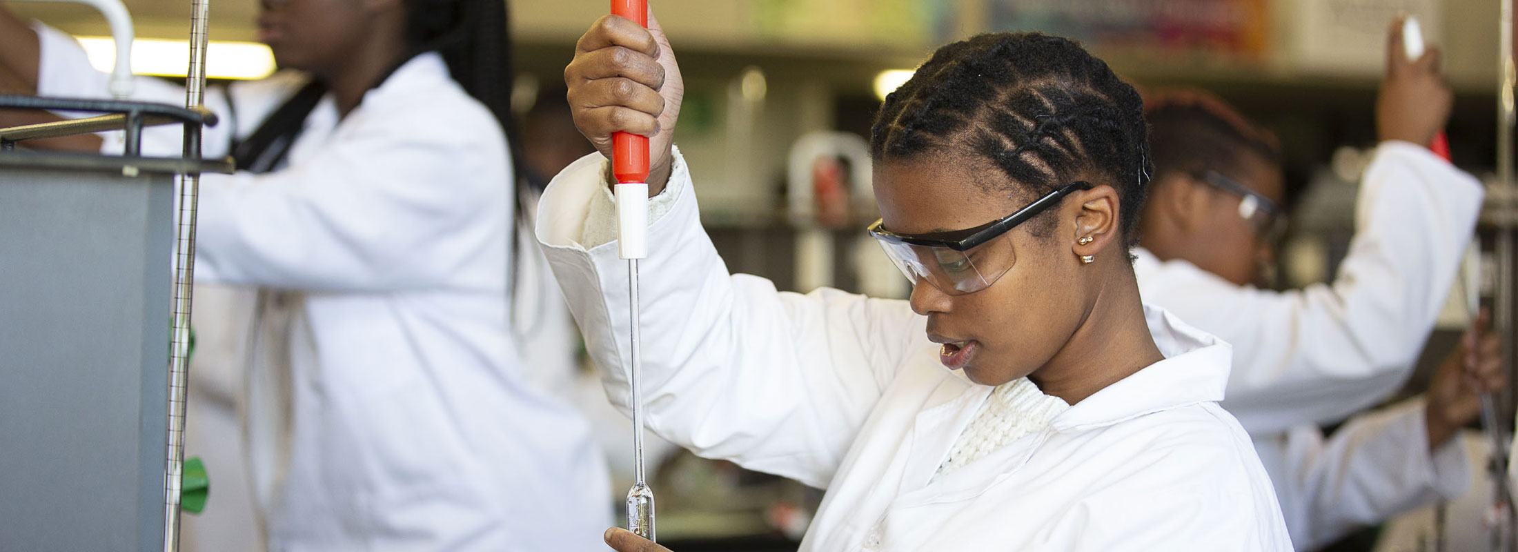 Women in science. Women in a lab. © Shivan Parusnath